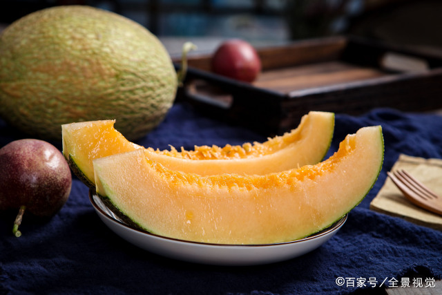 夏季炎热,见到这个蜜瓜买上两个,果皮薄,口感脆,还能补水解渴